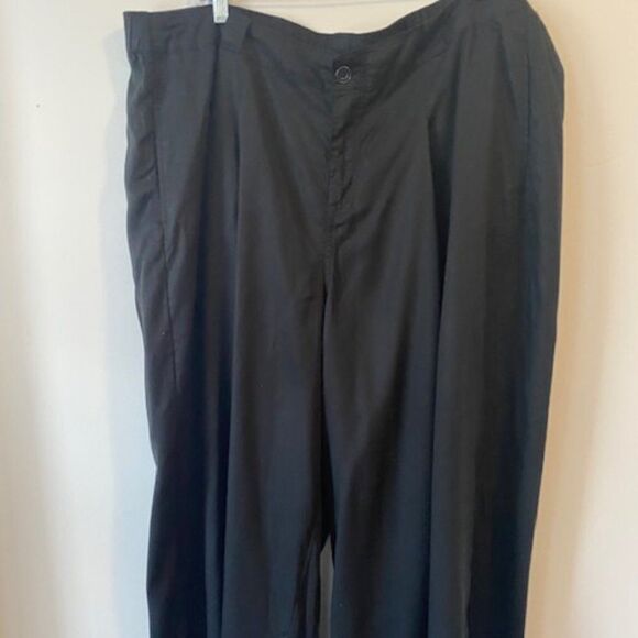 Lane Bryant Black Pleated front Wide leg crop pants, size 18/20 - Picture 1 of 4